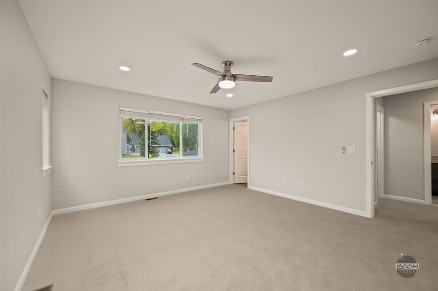 Building Photo - 1501 N Sunny Hill Cir