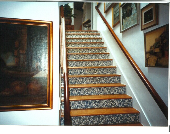 Staircase - 302 17th St