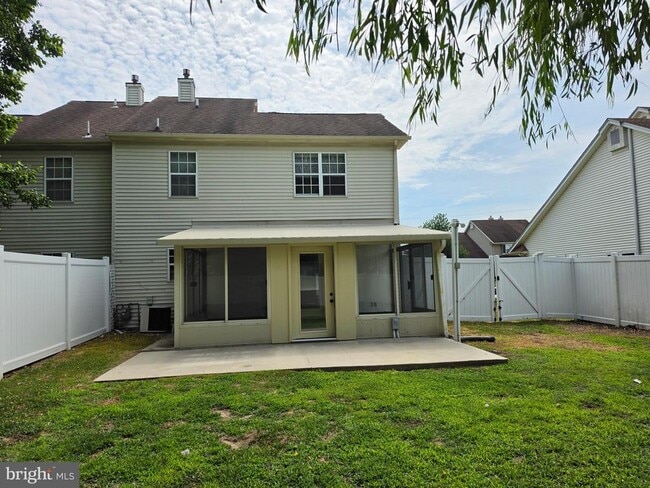 Building Photo - 9 Gristmill Dr