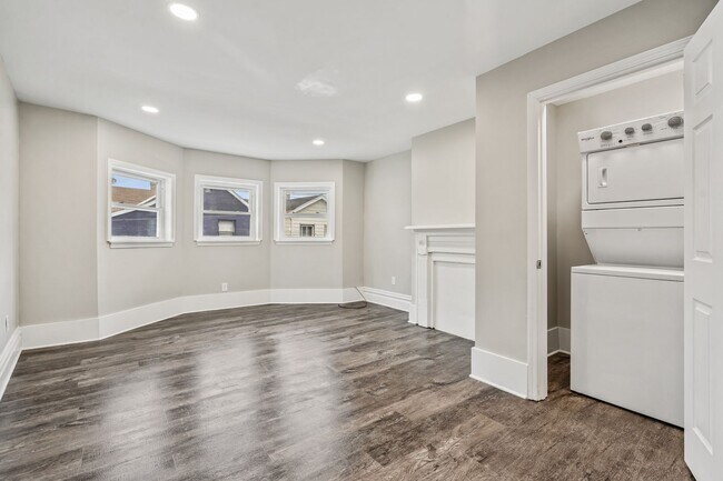 Building Photo - 223 13th St