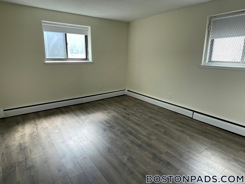 Building Photo - 122 Dustin St