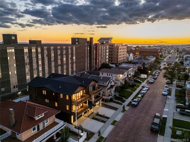 Building Photo - 622 W Penn St