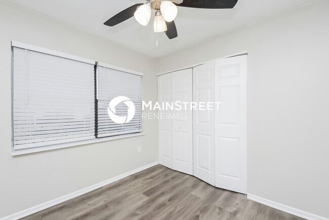 Building Photo - 3 Bedroom Pet-Friendly Home in ORLANDO, FL with Main Street Renewal