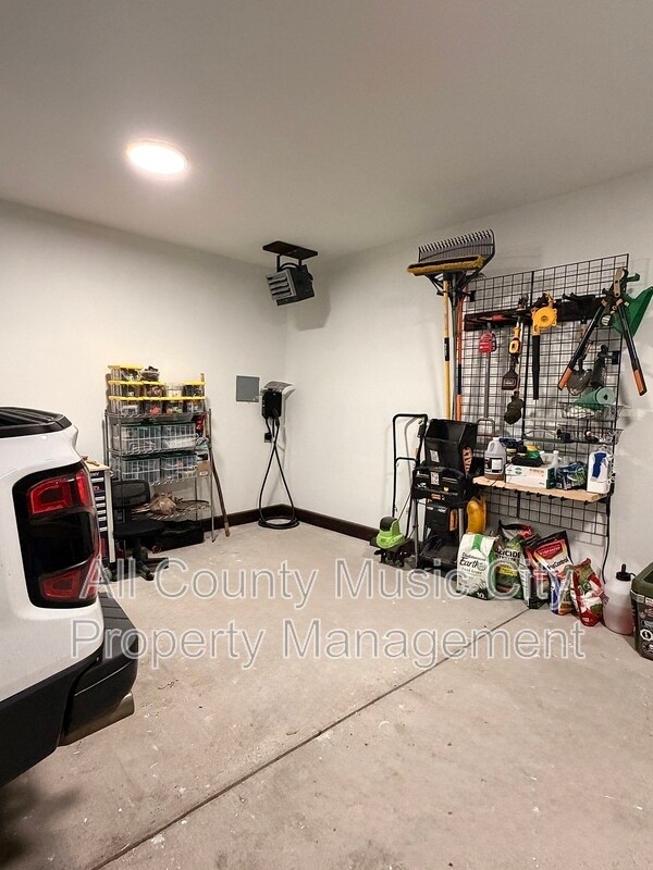 Building Photo - 1507B 14th Ave N