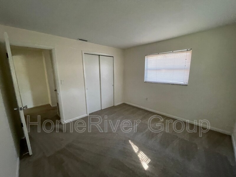 Building Photo - 1433 Covington Cir W