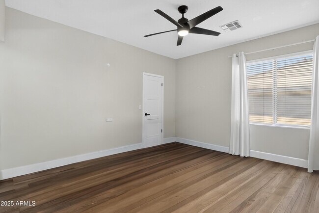 Building Photo - 10587 E Sheena Dr