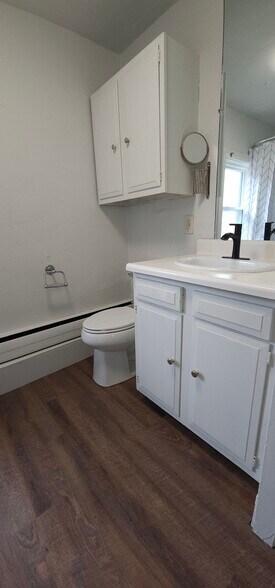 Bath - 2370 Eldridge St