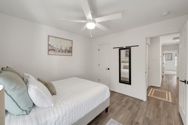 Building Photo - 246 N Walden Elms Cir