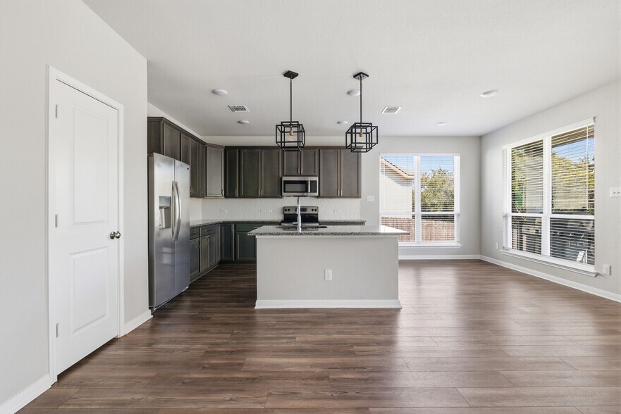 Building Photo - 5613 St Charles Dr