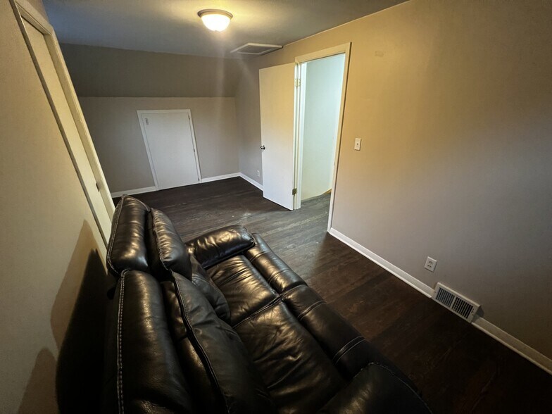 Building Photo - 2108 Oaklawn Ave