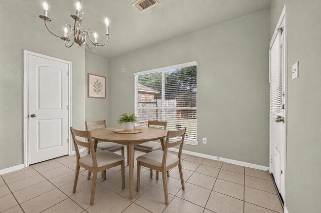 Building Photo - 2110 Castle Gardens Ln