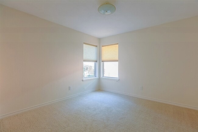 Building Photo - 131 Avonlea Dr