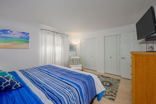 Building Photo - Live ON THE COLORADO RIVER – Fully Furnished 1 Bed/1 Bath Condo in the Gated Community of Roadhav...