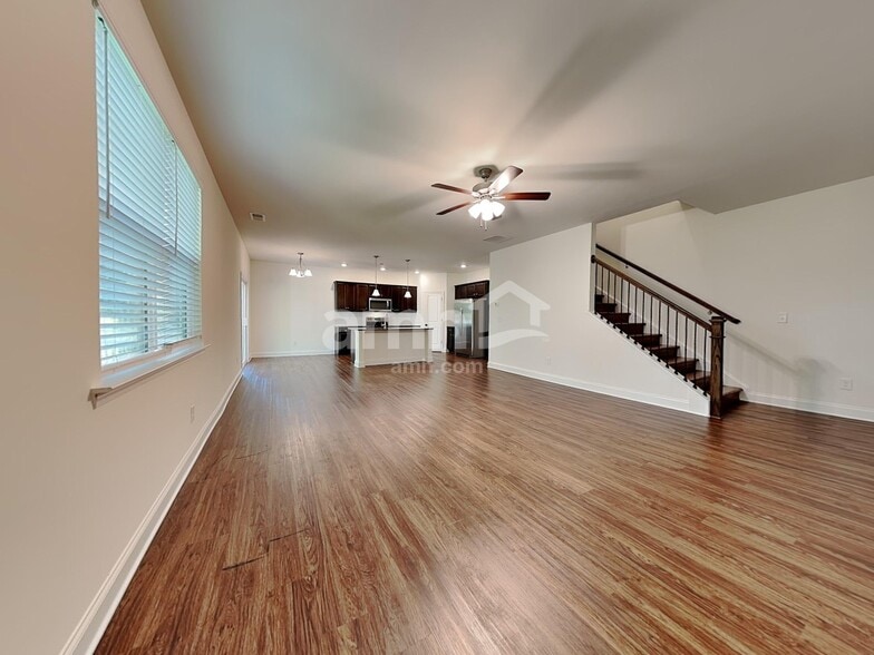 Building Photo - 5095 Hudson Vly Dr