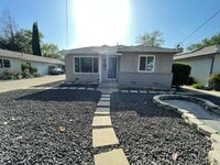 Building Photo - Gorgeous 2 Bedroom in Tahoe Park