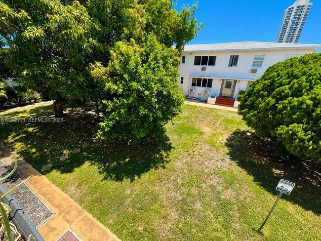 Building Photo - 7407 Byron Ave