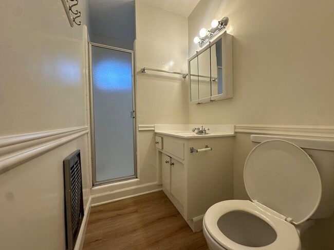 Building Photo - 1432 N Fairfax Ave