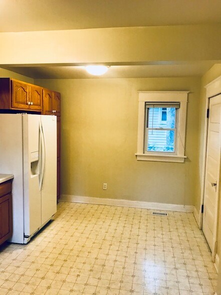 Kitchen - 230 9th Ave N