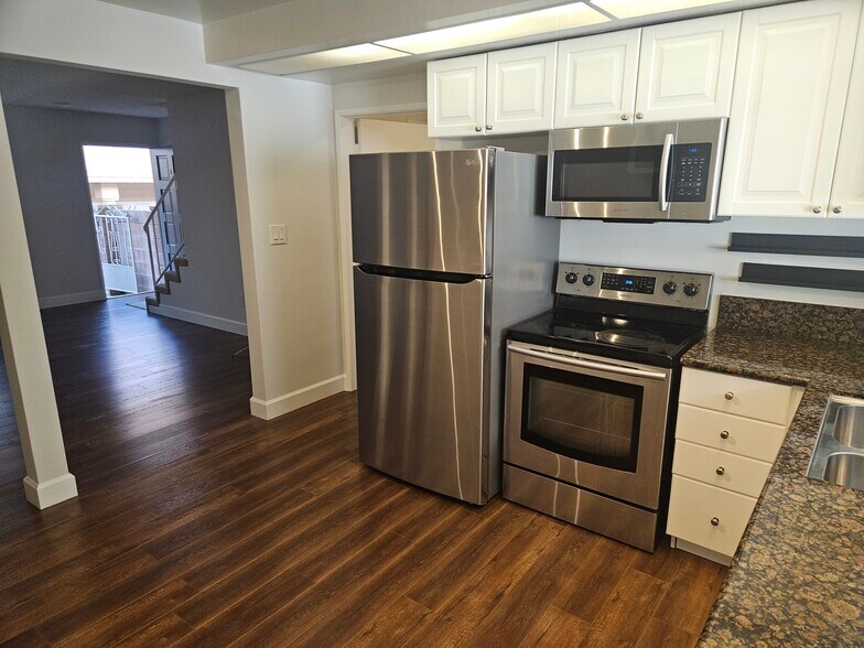 Building Photo - 1906 Rockefeller Ln