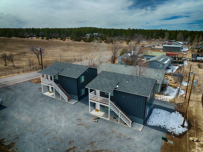 Building Photo - 1110 West Woodland Lake Road, Unit B