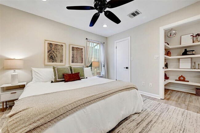 Building Photo - 2511 Friar Tuck Ln