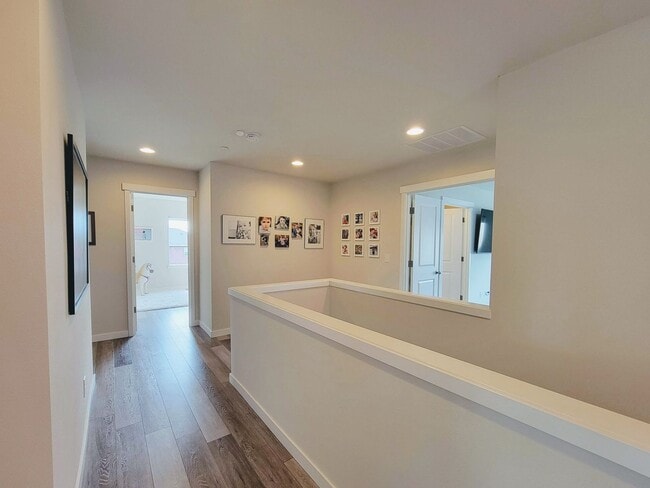 Building Photo - Bright, Spacious 4 bedroom in Pinnacle Peak