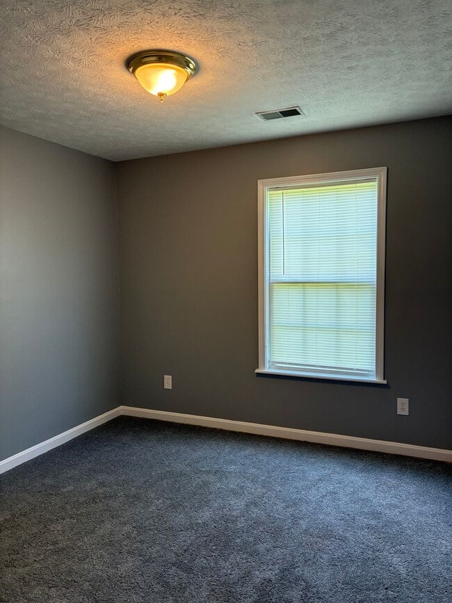 Building Photo - 102 Sparrow Ct