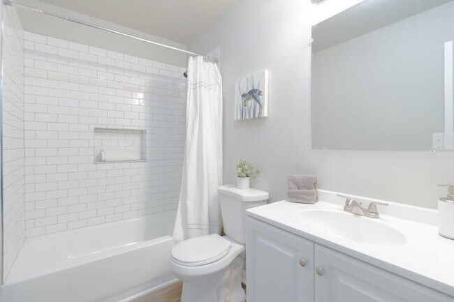 Building Photo - 220 N Collington Ave
