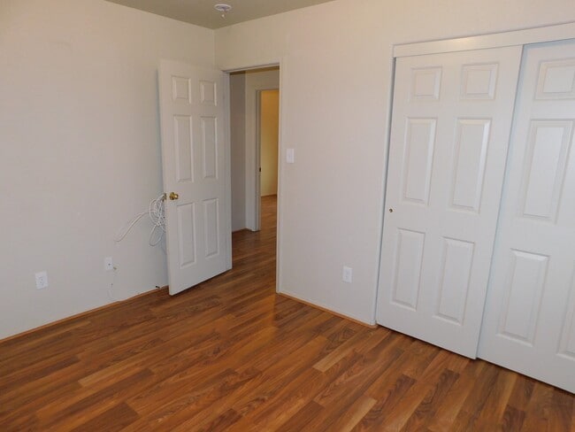 Building Photo - 4 BEDROOM HOME IN SAGUARO!