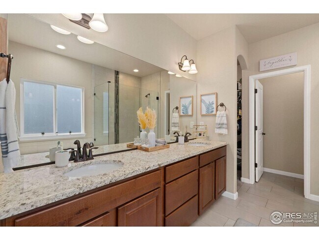 Building Photo - Renovated Milliken Home!