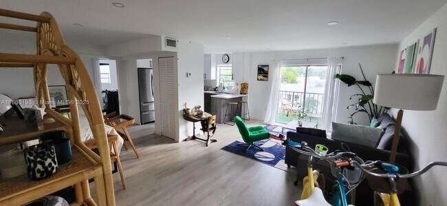 Building Photo - 1605 Meridian Ave