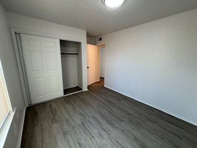 Building Photo - 1050 Meadowlark Ct SE