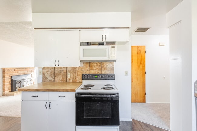 Building Photo - 1609 N Plateau Ave