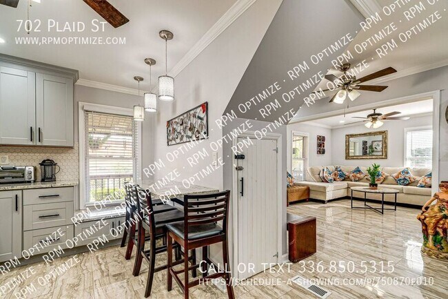 Building Photo - 702 Plaid St