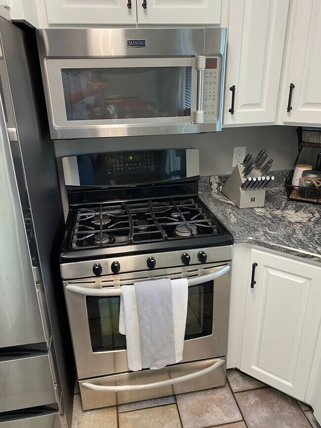 Building Photo - Beautiful Upgraded house in Santaquin