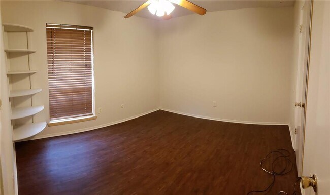 Building Photo - 5843 Sunnygate Dr