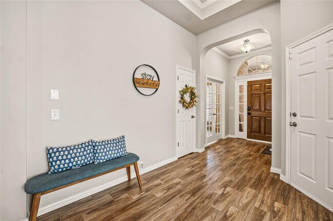 Building Photo - 2112 Bandera Path