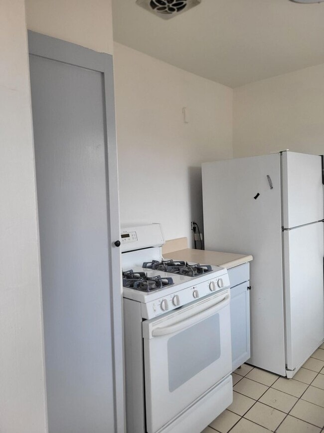 Building Photo - Charming 2-Bedroom Brick Home Near U of A , Banner University Medical Center & I-10