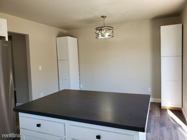 Building Photo - 5 br, 3 bath House - 596 Creekside Ct