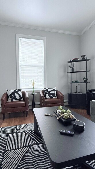 Building Photo - 24 White St