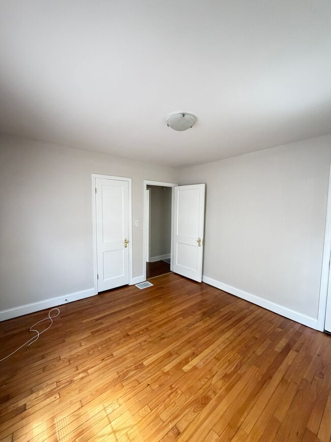 Building Photo - Wonderful 3 Bed and 1 Bath!