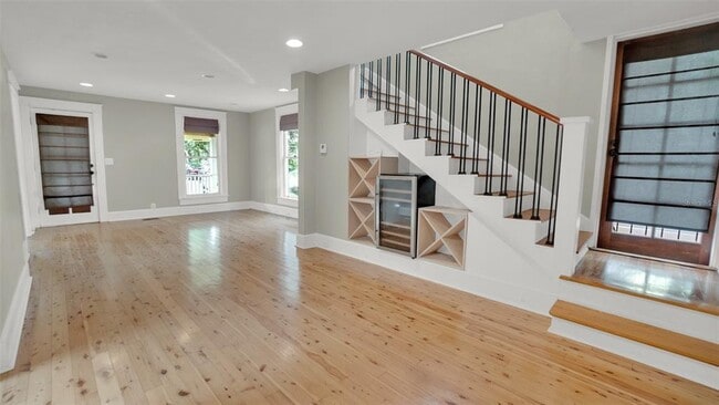Building Photo - 341 Hillman Ave