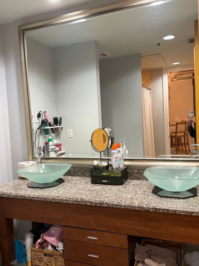 Building Photo - Two Bed/Two Bath Condo in Downtown