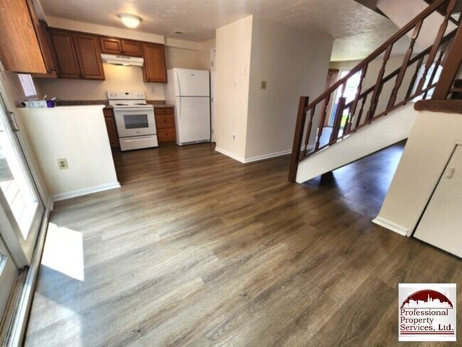 Building Photo - Charming 3br/1.5ba Townhome Updated, Convenient, And Move In Ready