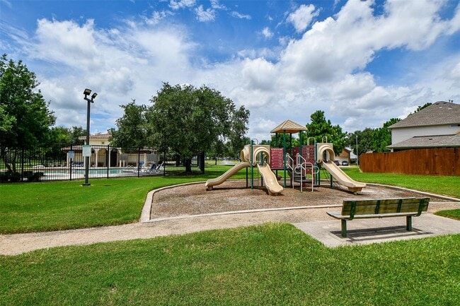 Building Photo - 12823 Dadebrook Ct