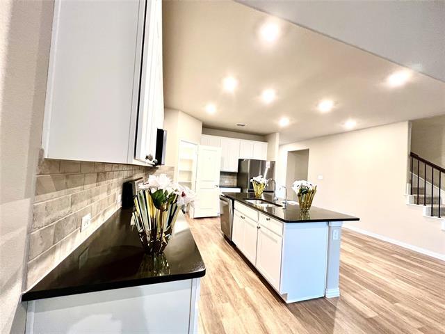 Building Photo - 633 Hidden Cove Dr