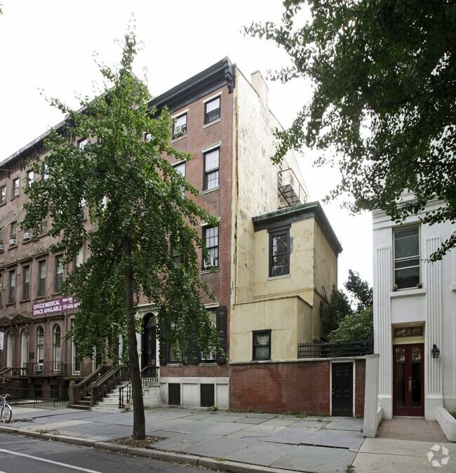 Building Photo - 826-828 Pine St