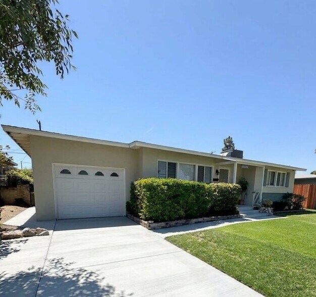 Building Photo - 4816 Sunnyside Dr