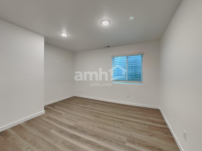 Building Photo - 23552 E 3rd Pl