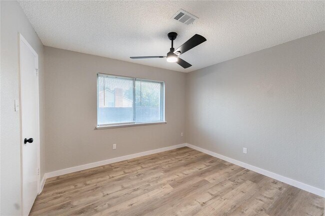 Building Photo - 4714 Glenvillage St